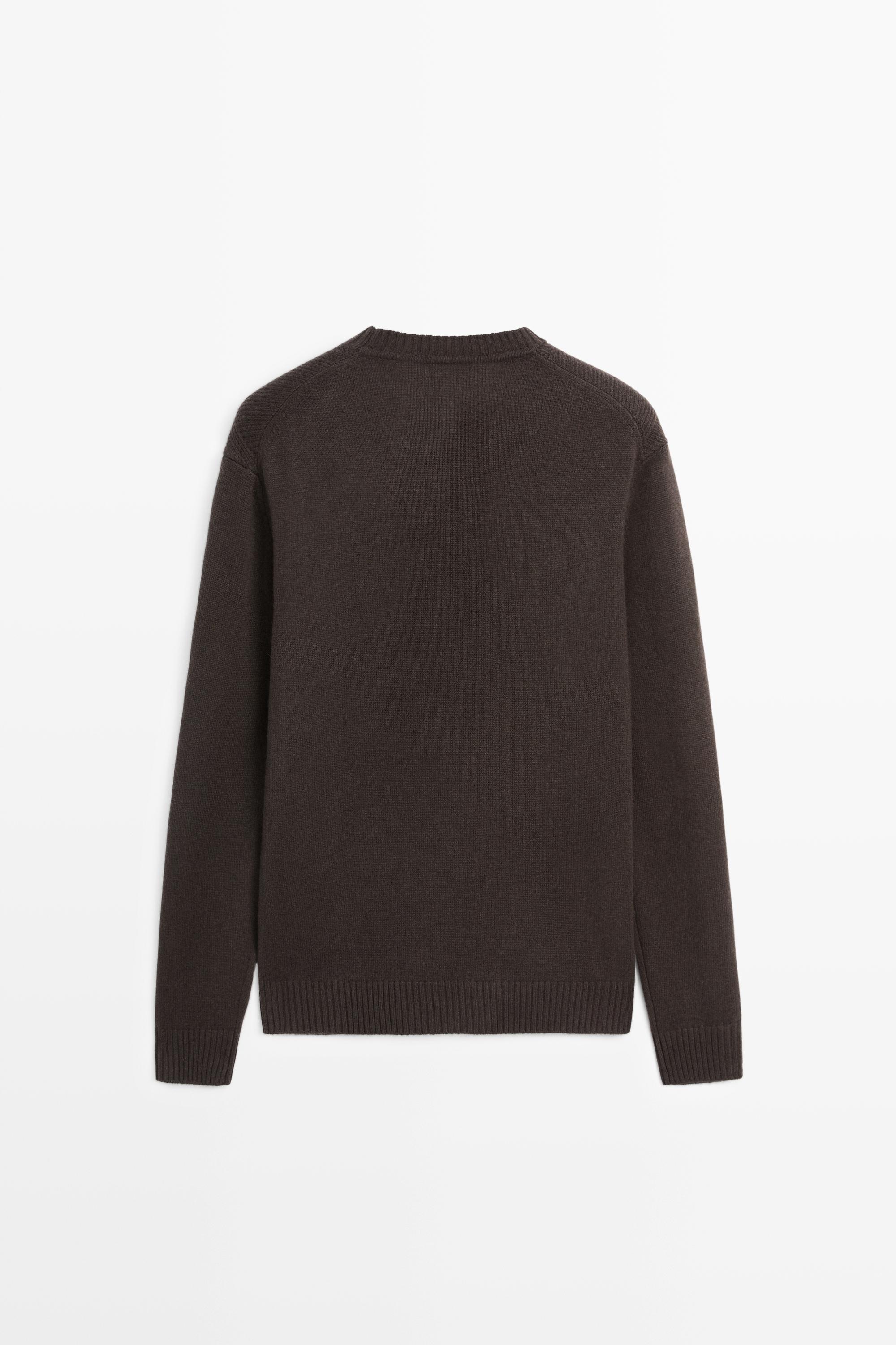 Cashmere wool blend knit sweater with crew neck